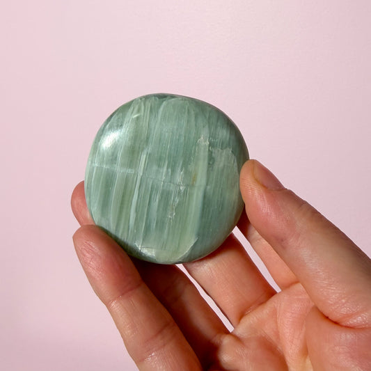 Green Serpentine Flat Palm