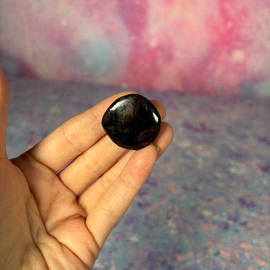 Garnet Mica Mini Flat Palm